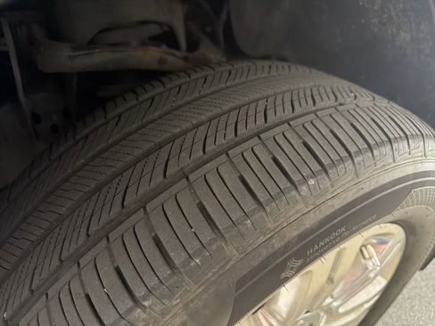 Used 2014 Ford F150 Platinum image 12