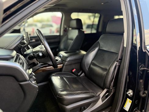 Used 2017 Chevrolet Suburban LT image 15