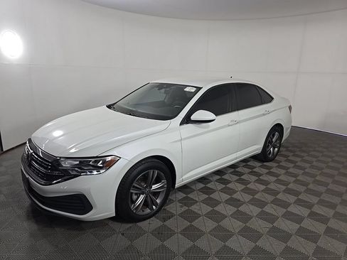 Used 2022 Volkswagen Jetta SE FWD image 2