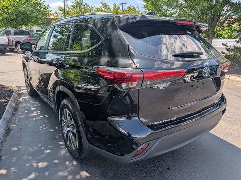 Used 2023 Toyota Highlander XLE AWD/4WD image 6