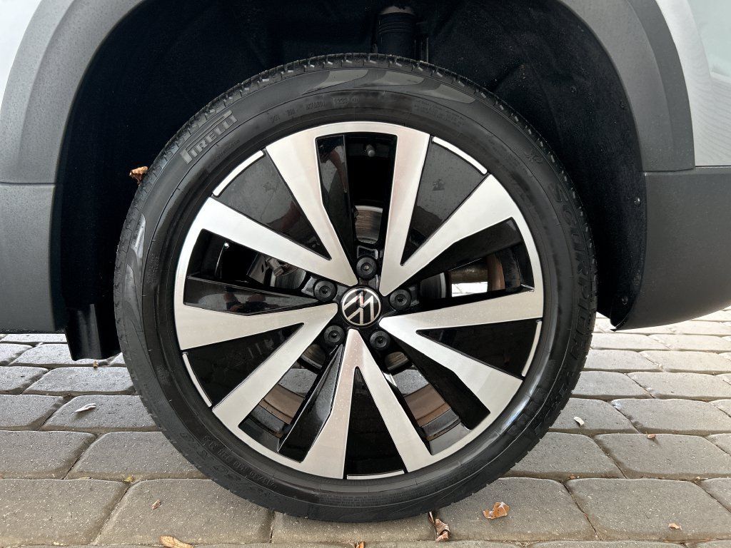 Certified 2023 Volkswagen Taos SE FWD image 38