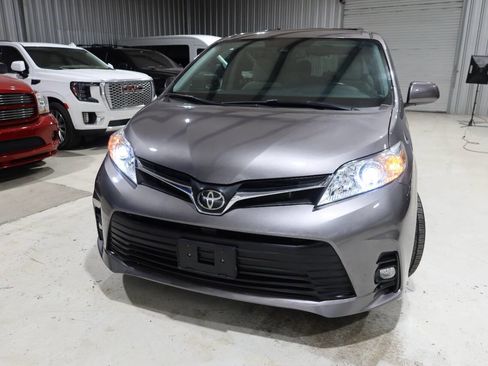 Used 2020 Toyota Sienna LE FWD image 38