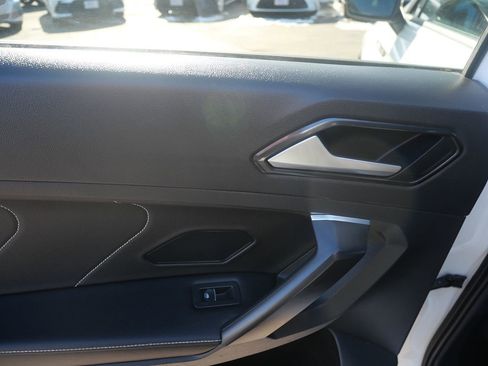 Used 2022 Volkswagen Tiguan SE R-Line image 24