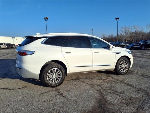 Used 2024 Buick Enclave Premium image 15