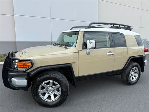 Used 2014 Toyota FJ Cruiser 4WD w/ Convenience Package image 4