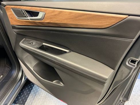 Certified 2024 Volkswagen Atlas SE FWD image 11