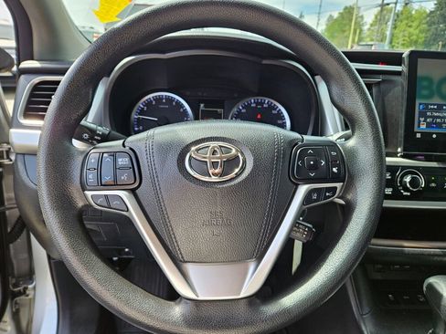 Used 2017 Toyota Highlander LE AWD/4WD image 21
