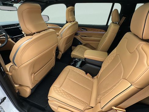 Used 2023 Jeep Grand Cherokee L Summit AWD/4WD image 9