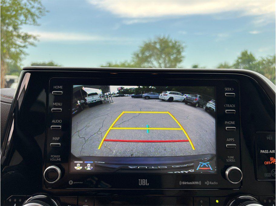 Used 2020 Toyota Highlander Limited AWD/4WD image 32