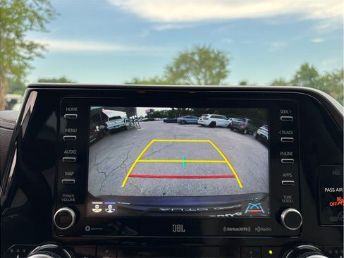 Used 2020 Toyota Highlander Limited AWD/4WD image 32