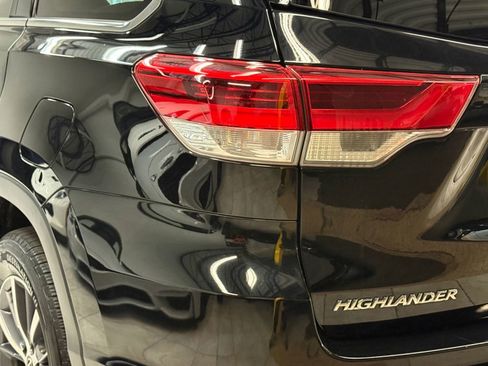 Used 2017 Toyota Highlander XLE image 12