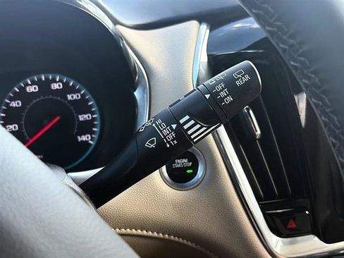 Used 2023 Chevrolet Traverse LT FWD image 23