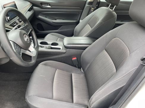Used 2025 Nissan Altima 2.5 SV FWD image 27