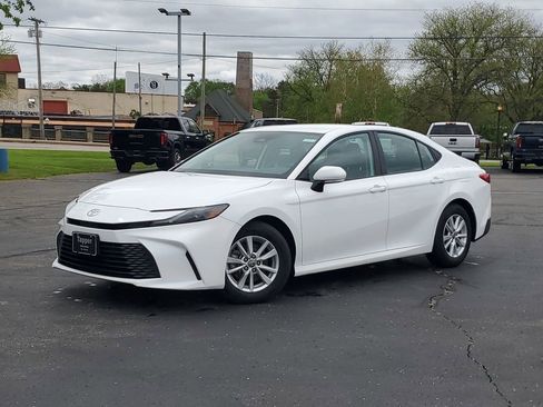 Used 2025 Toyota Camry LE FWD image 27