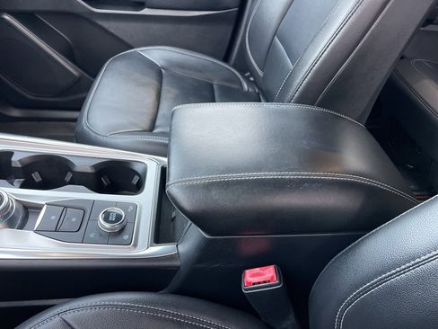 Used 2020 Ford Explorer XLT w/ Equipment Group 202A image 14