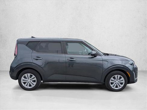 Used 2024 Kia Soul LX FWD image 4