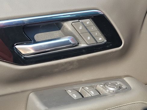 New 2026 Chevrolet Suburban Premier image 9