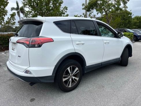 Used 2018 Toyota RAV4 XLE image 4