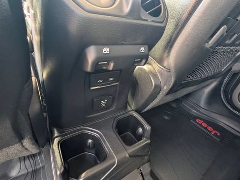 Used 2020 Jeep Gladiator Rubicon AWD/4WD image 13
