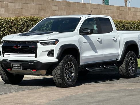 Used 2026 Chevrolet Colorado ZR2 w/ Technology Package AWD/4WD image 8