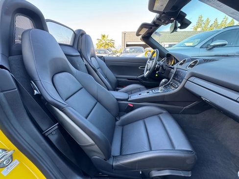 Used 2019 Porsche 718 Boxster Roadster 2D image 9