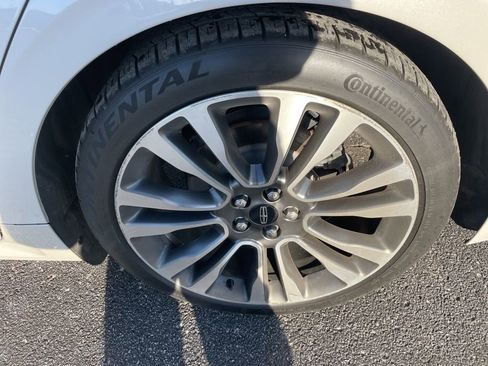 Used 2020 Lincoln Continental AWD w/ Premium Package image 13