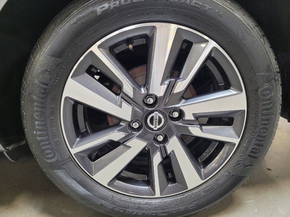 Used 2021 Nissan Versa SV FWD image 31