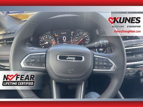 Used 2025 Jeep Compass Trailhawk image 19