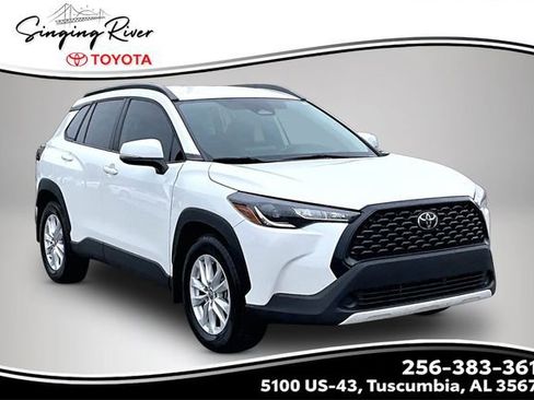 Used 2024 Toyota Corolla Cross LE FWD image 1