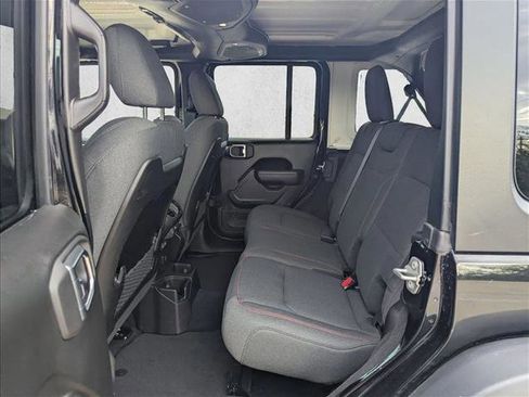 Used 2025 Jeep Wrangler Unlimited Rubicon AWD/4WD image 18