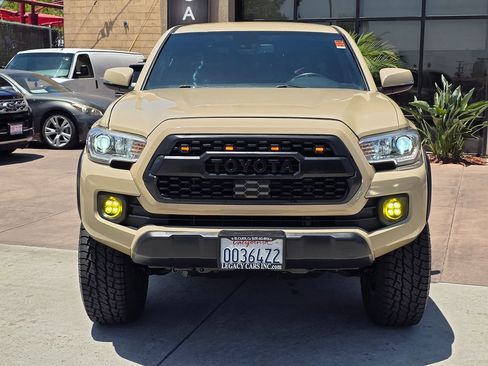 Used 2020 Toyota Tacoma TRD Off-Road w/ Technology Package RWD image 4