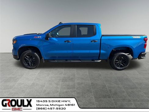 Used 2022 Chevrolet Silverado 1500 Custom Trail Boss w/ LPO, Dark Essentials Package AWD/4WD image 3