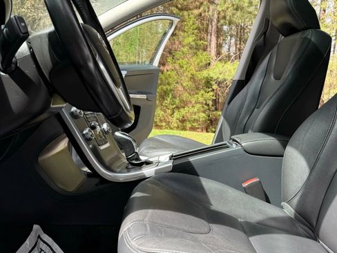 Used 2015 Volvo XC60 T5 Premier image 10