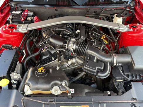 Used 2013 Ford Mustang Convertible RWD image 31