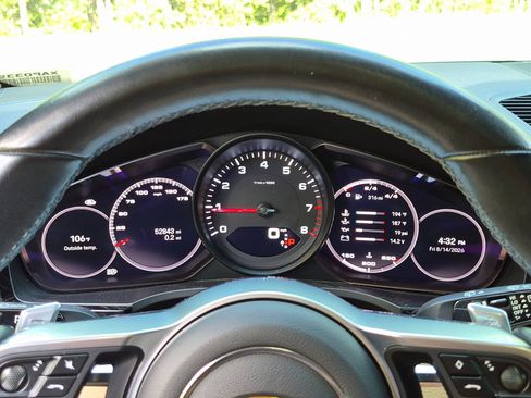 Certified 2022 Porsche Cayenne Platinum Edition AWD/4WD image 10