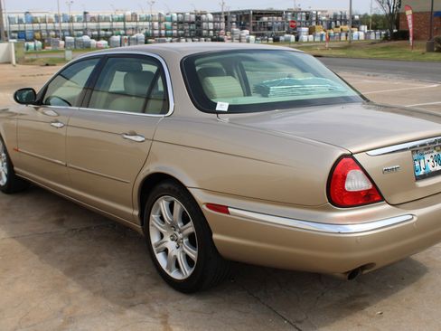 Used 2005 Jaguar XJ8 RWD image 9