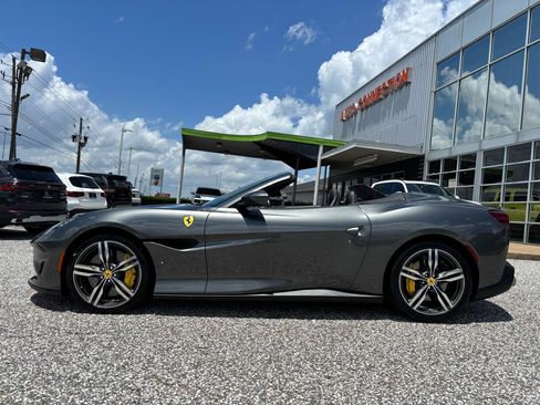Used 2020 Ferrari Portofino RWD image 3