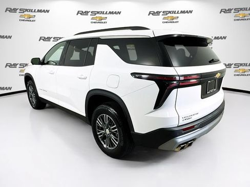 Used 2024 Chevrolet Traverse LT FWD image 5
