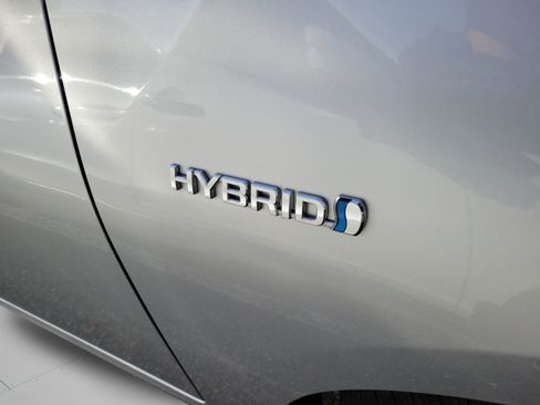 Used 2020 Toyota Prius Limited w/ Premium Convenience Package FWD image 14