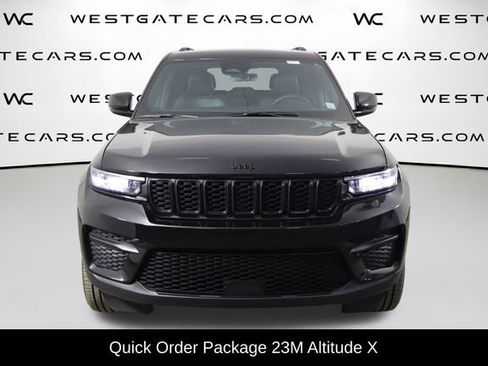 Used 2025 Jeep Grand Cherokee Altitude AWD/4WD image 2