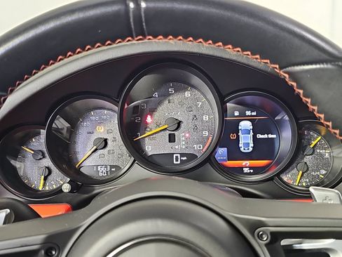 Used 2018 Porsche 911 GT3 RWD image 15