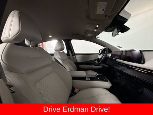 Used 2023 Nissan Ariya FWD image 25