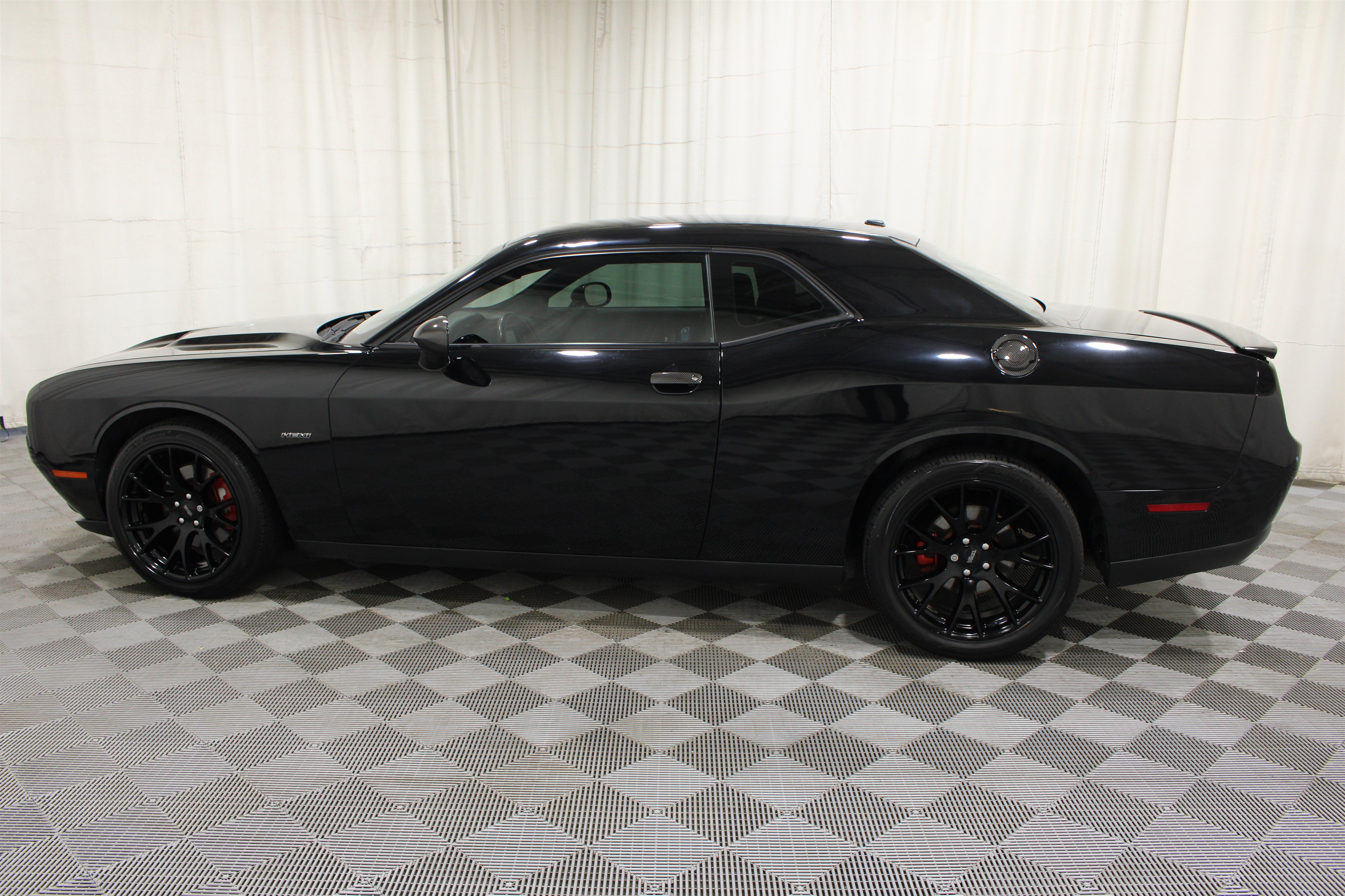Used 2015 Dodge Challenger R/T w/ Quick Order Package 28B R/T RWD image 26