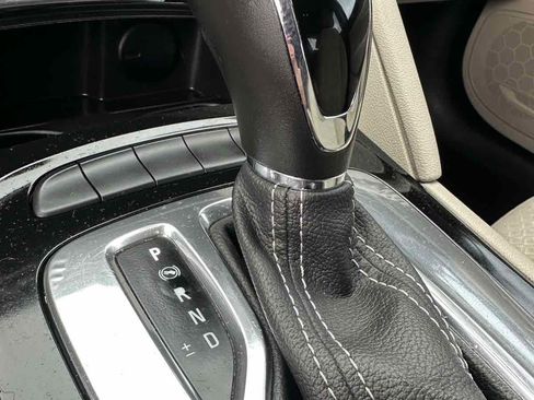 Used 2018 Buick Regal Preferred image 31