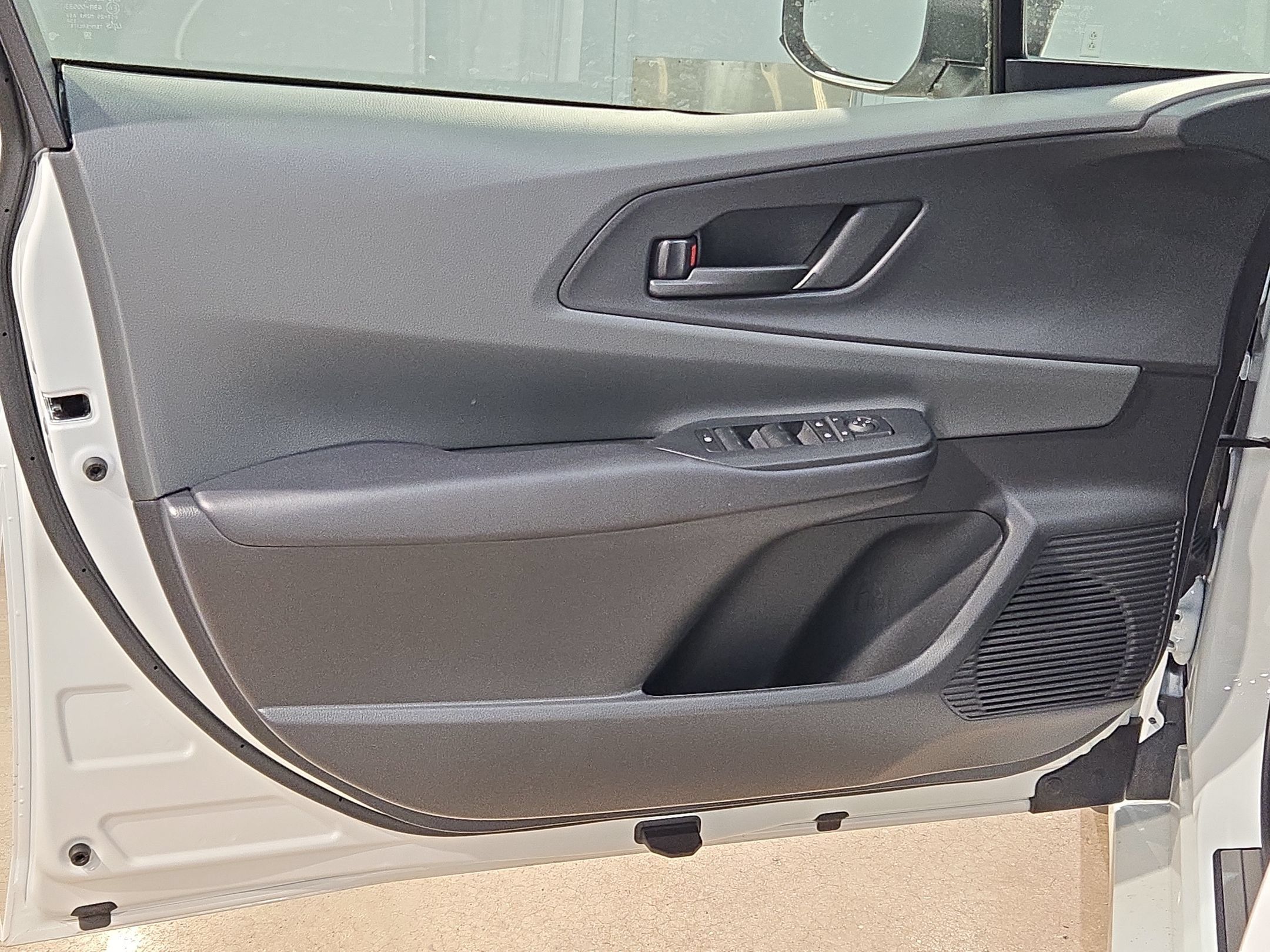 New 2027 Toyota Prius LE FWD image 15