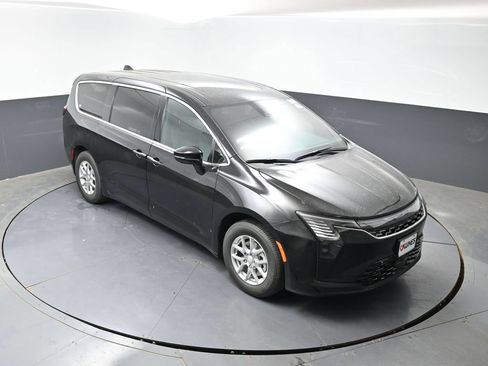 New 2027 Chrysler Pacifica Select FWD image 33
