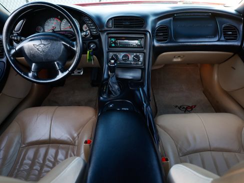 Used 2000 Chevrolet Corvette Coupe image 17