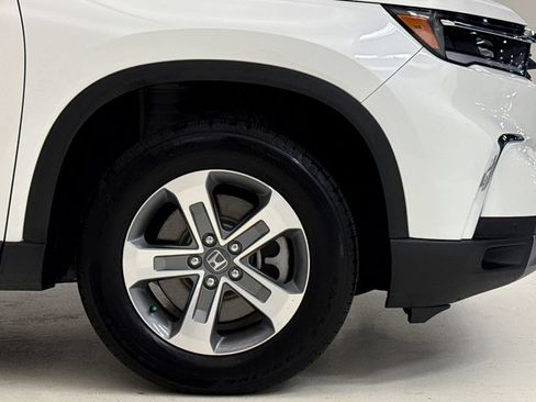Certified 2025 Honda Pilot EX-L image 6
