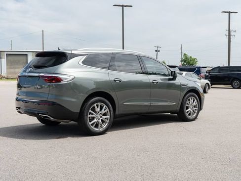 Used 2024 Buick Enclave Essence w/ Experience Buick Package FWD image 6