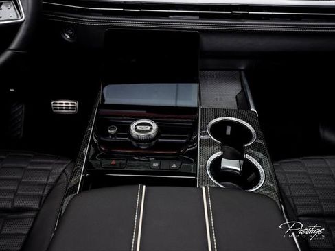 Used 2025 Cadillac Escalade ESV V AWD/4WD image 32